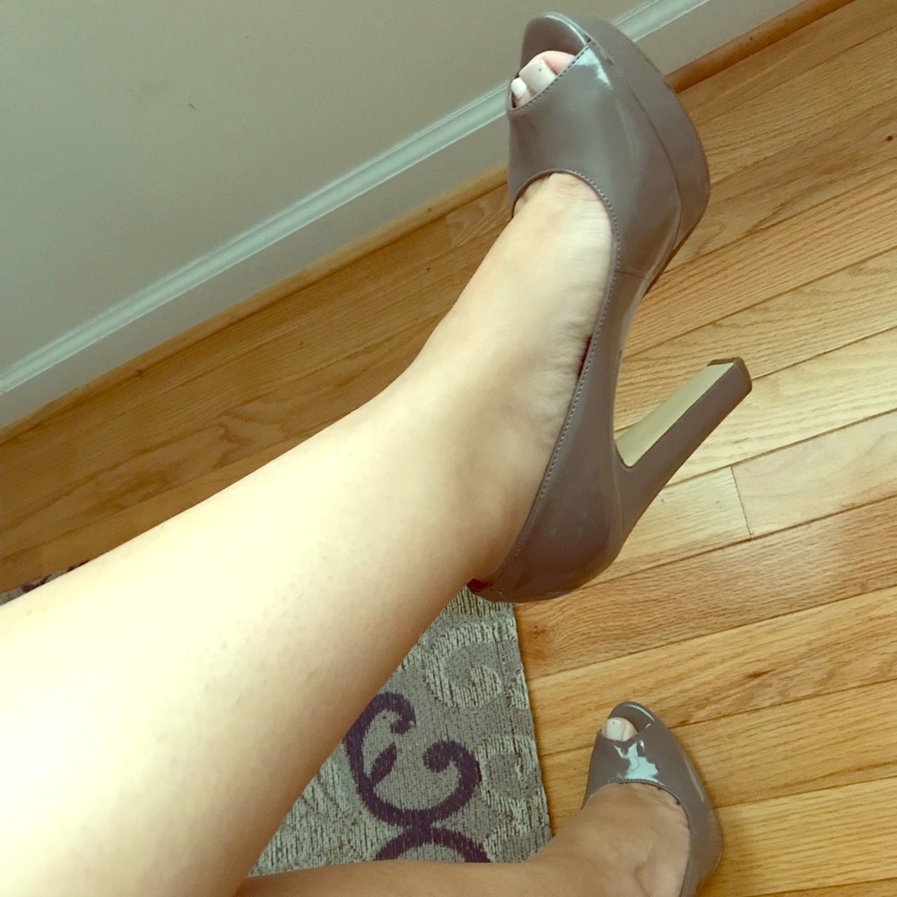 ⚠️MOVING OUT:Make best offer! BCBG  Platforms